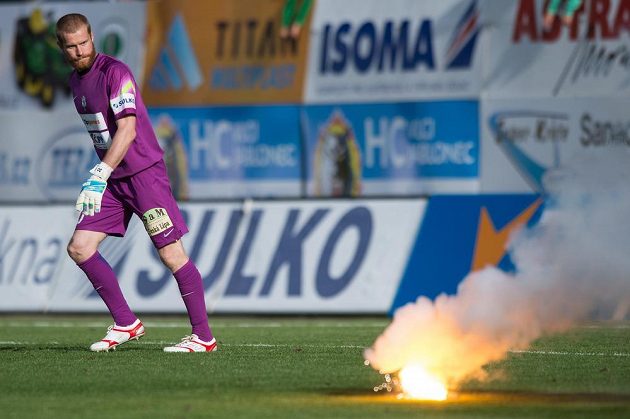 Jablonecký brankář Vlastimil Hrubý během utkání 6. kola Synot ligy se Spartou.