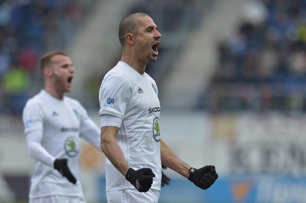 Douglas Da Silva z Boleslavi se raduje z gólu v síti Sparty, kterým rozhodl utkání 20. kola první fotbalové ligy.