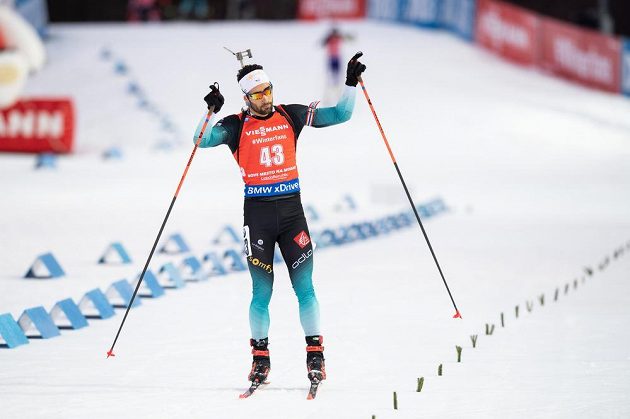 Francouzský biatlonista Martin Fourcade v cíli stíhacího závodu v rámci Světového poháru v Novém Městě na Moravě.