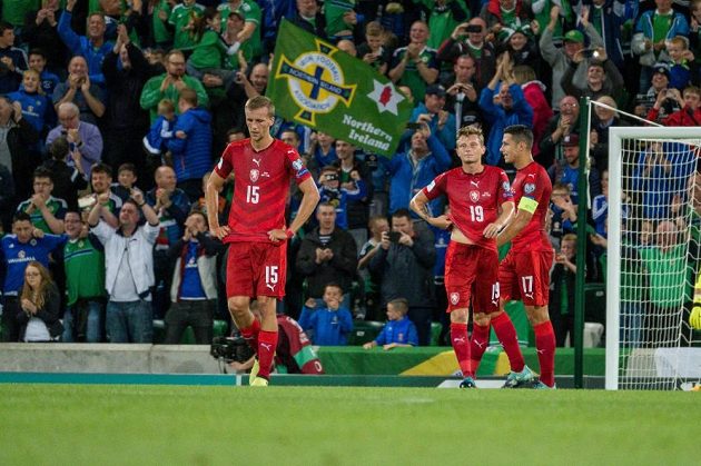Smutek českých fotbalistů. Po porážce v Severním Irsku se naděje na postup na MS 2018 rozplynula.