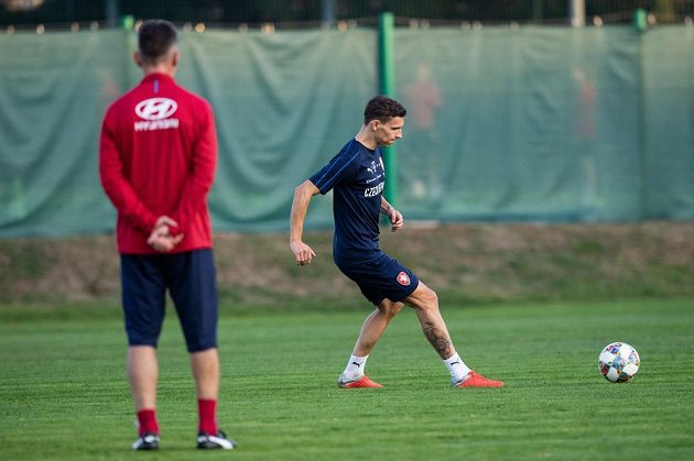 Fotbalista David Pavelka během tréninku reprezentace před zápasy Ligy národů.