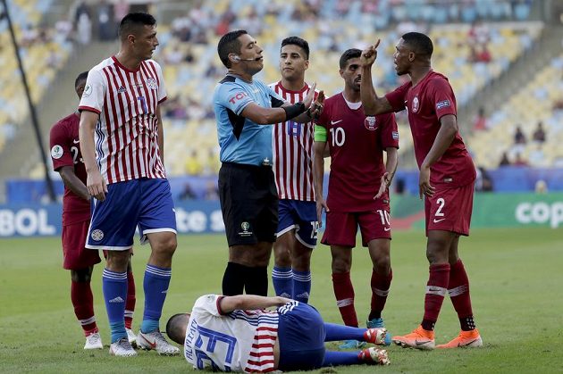 Fotbalová Copa América, mistrovství Jižní Ameriky přineslo emocemi nabitý zápas Paraguay - Katar, který skončil nerozhodně 2:2.