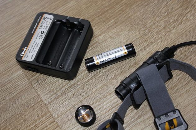 Čelovka Fenix HP 12 - distributor pro Českou republiku má v nabídce nepřeberné množství nabíječek li-ion článků a samotné akumulátory v několika různých kapacitách.
