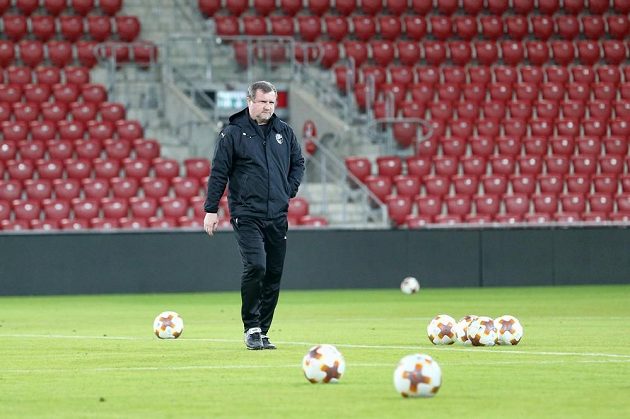 Kouč Plzně Pavel Vrba během tréninku Viktorie v Beer Ševě před utkáním Evropské ligy.