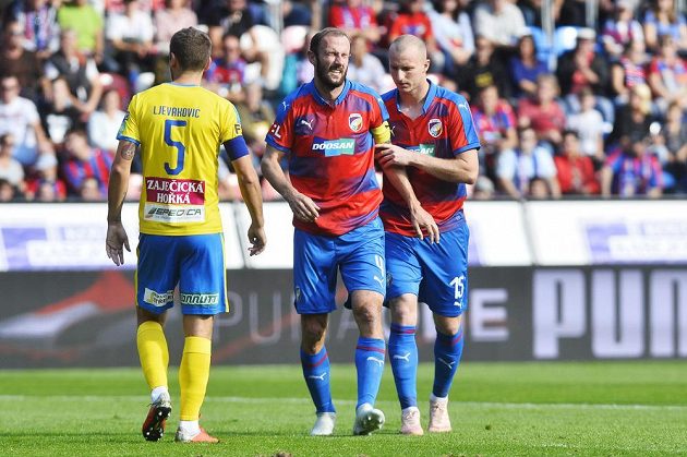 Fotbalisty Plzně výhra nad Teplicemi (1:0) hodně bolela. Potvrzují to i kulhající Roman Hubník a útočník Michael Krmenčík. Vše sleduje tepický Admir Ljevakovič.