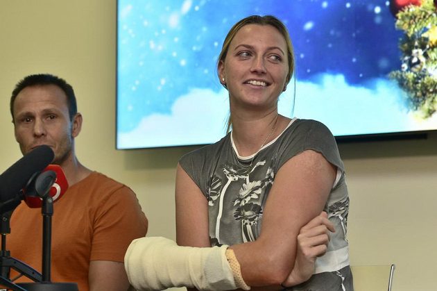 Tenistka Petra Kvitovoá se v Praze setkala s novináři po jejím propuštění z nemocnice.