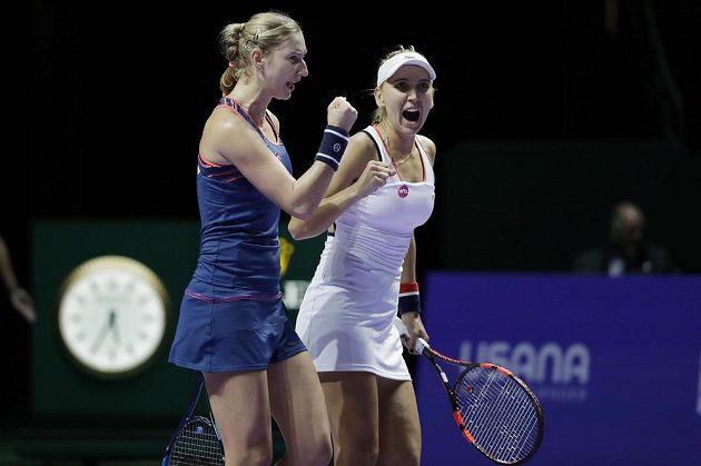 Ruský pár Jekatěrina Makarovová a Jelena Vesninová mají premiérový triumf na Turnaji mistryň.