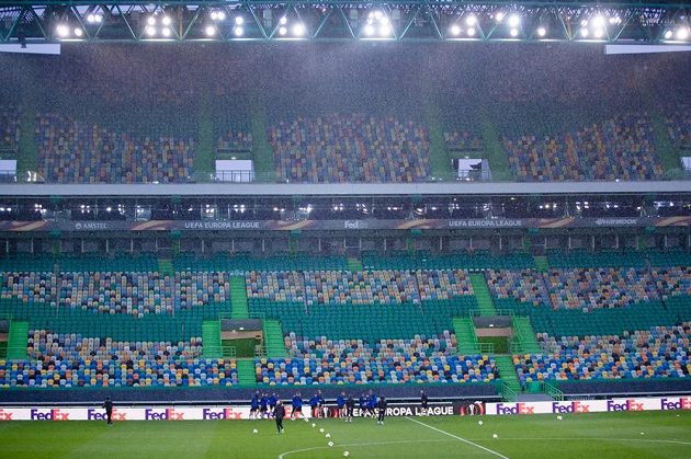 Plzeňští fotbalisté během tréninku v Lisabonu před utkáním EL se Sportingem.