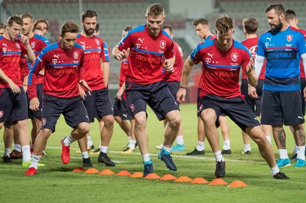 Čeští fotbalisté už mají za sebou trénink na Abdullah Bin Khalifa Stadium. Ve středu si zahrají přípravný zápas proti Islandu.