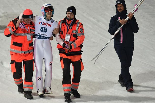 Zranění Vojtěcha Štursy není vážné a dvaadvacetiletý skokan na lyžích odletí k dalšímu závodu Světového poháru do Finska. Štursa se zranil v páteční kvalifikaci na úvodní závod sezony ve Wisle.