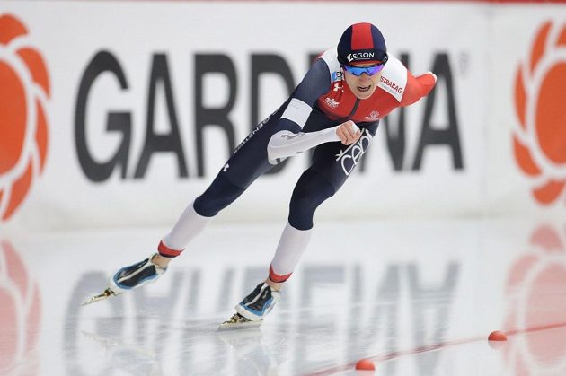 Martina Sáblíková na trati závodu na 3000 metrů při mistrovství světa v Inzellu.