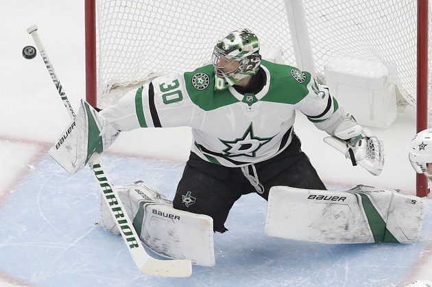 Brankář Dallasu Ben Bishop v akci v pátém utkání druhého kola play off NHL proti St. Louis.