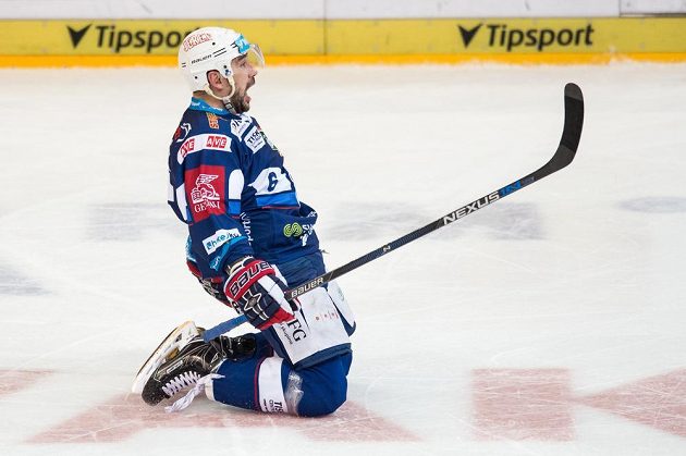 Obránce Brna Jozef Kováčik oslavuje vítězný gól na 3:2 v prodloužení proti Spartě.
