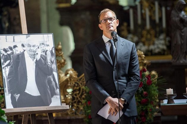Smutečním řečníkem byl také Daniel Křetínský, majitel fotbalové Sparty.
