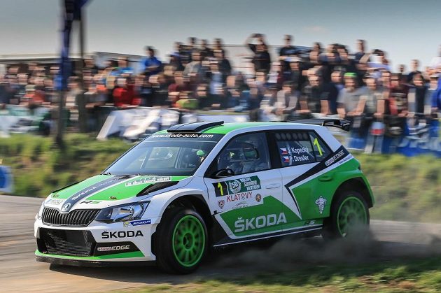 Jan Kopecký se Škodou Fabia R5 na trati Šumavské rallye 2015.