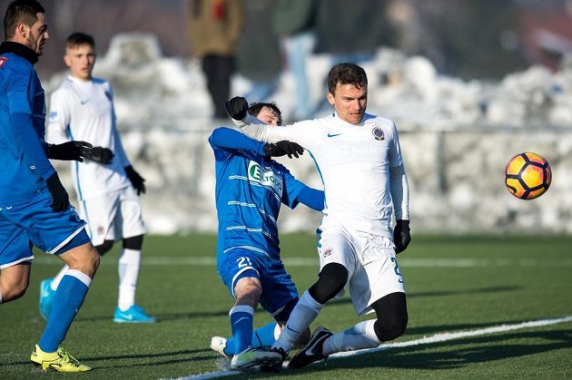 Útočník Sparty Praha David Lafata střílí gól na 2:0 během přípravého utkání proti Ústí nad Labem.