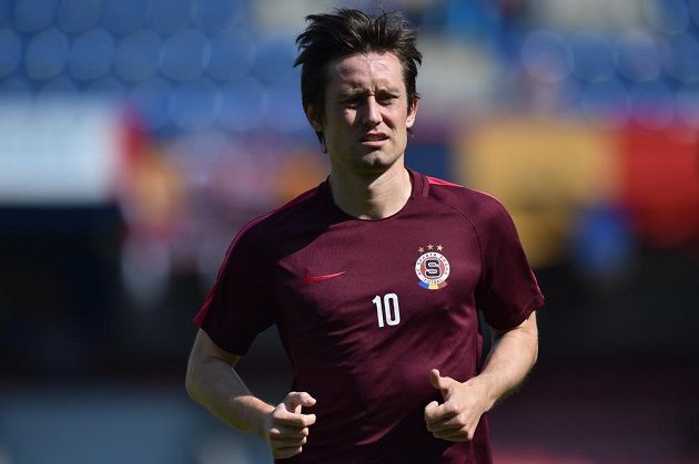 Navrátilec Tomáš Rosický začal duel Sparty s Mladou Boleslaví na lavičce náhradníků.
