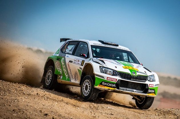 Vojtěch Štajf s navigátorkou Veronikou Havelkovou ve Škodě Fabii R5 na trati Katarské rallye 2018.