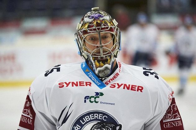 Brankář Justin Peters.