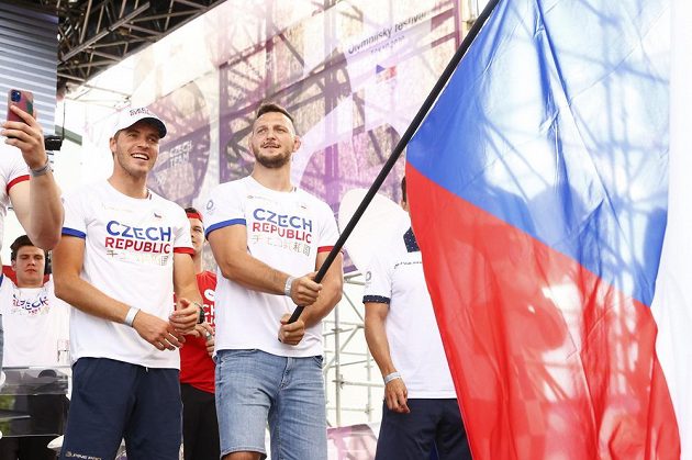 Čeští olympionici a medailisté z Olympijských her v Tokiu 2021 přišli pozdravit diváky do Olympijského festivalu. Na snímku judista Lukáš Krpálek, vodní slalomář Jiří Prskavec, kánoista Lukáš Rohan
