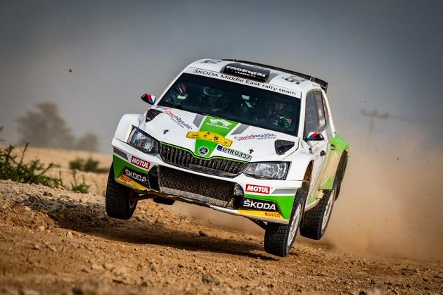 Vojtěch Štajf ve Škodě Fabii R5 na trati Katarské rallye.