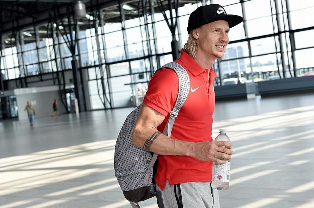Michal Balner na letišti Václava Havla před odletem na atletické mistrovství světa do čínského Pekingu.
