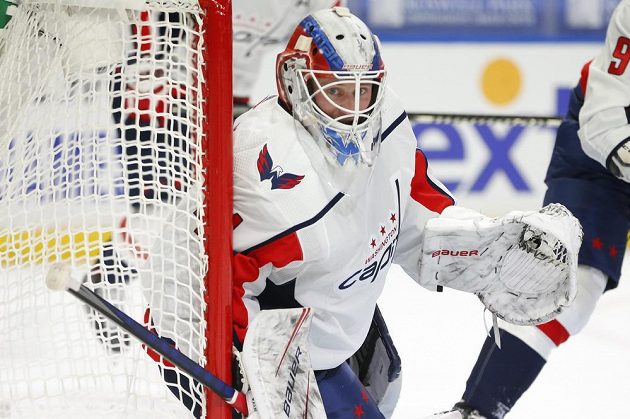 Vítek Vaněček zažil snový vstup do NHL, pochytal hned třicet střel Buffala.
