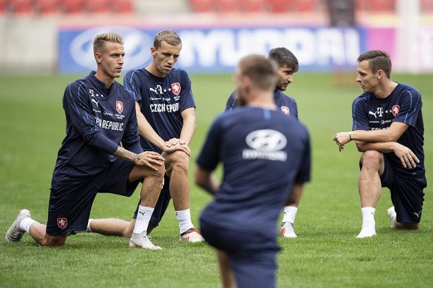 Český reprezentant Ondřej Petrák (vlevo) se slávistou Tomášem Součkem během tréninku národního týmu před zápasy s Ukrajinou a v Rusku.
