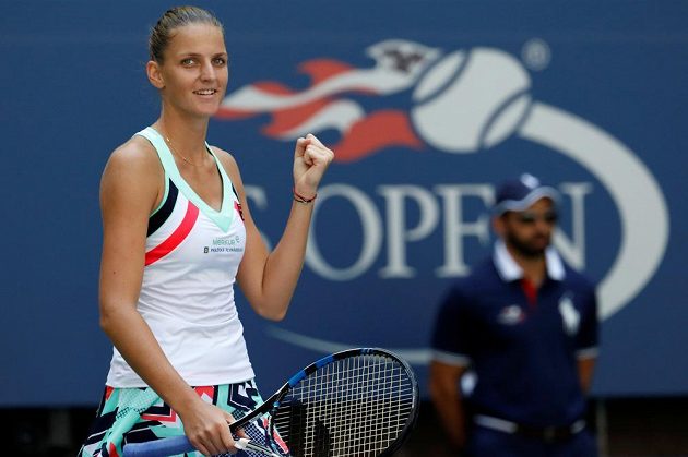 Tenistka Karolína Plíšková zvládla bez problémů osmifinále grandslamového US Open. Světová jednička porazila Američanku Jennifer Bradyovou v New Yorku suverénně 6:1, 6:0.