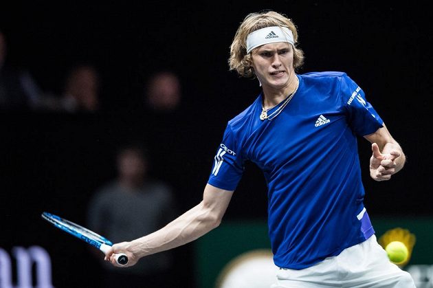Alexander Zverev z týmu Evropy během zápasu s Denisem Shapovalovem z týmu světa během Laver Cupu.