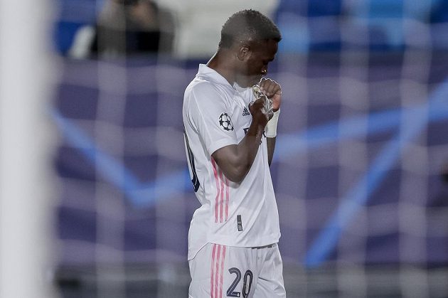 Fotbalista Realu Madrid Vinicius Junior po vstřelené brance proti Liverpoolu v úvodním čtvrtfinále Ligy mistrů.