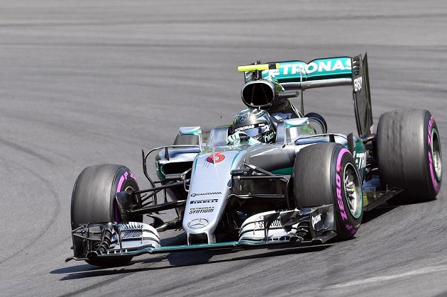 Pilot Mercedesu Nico Rosberg zajel v kvalifikaci na VC Rakouska druhý čas, kvůli penalizaci za výměnu převodovky ale ztratí na startovním roštu pět míst.