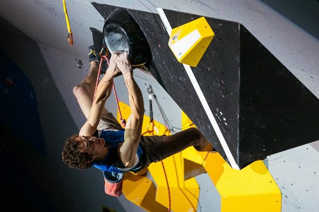Adam Ondra zdolává další obtížný úsek