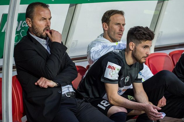 Trenér Jablonce Zdeňko Frťala (vlevo) a Michal Travník ve finále MOL Cupu s Mladou Boleslaví.