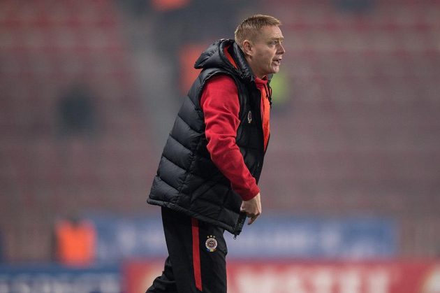 Asistent sparťanského trenéra Stanislav Hejkal během utkání Evropské ligy proti Schalke.