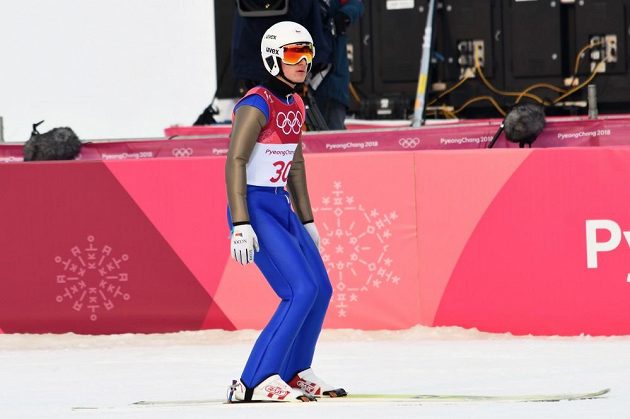 Český sdruženář Tomáš Portyk během skokanské části olympijského závodu na středním můstku.