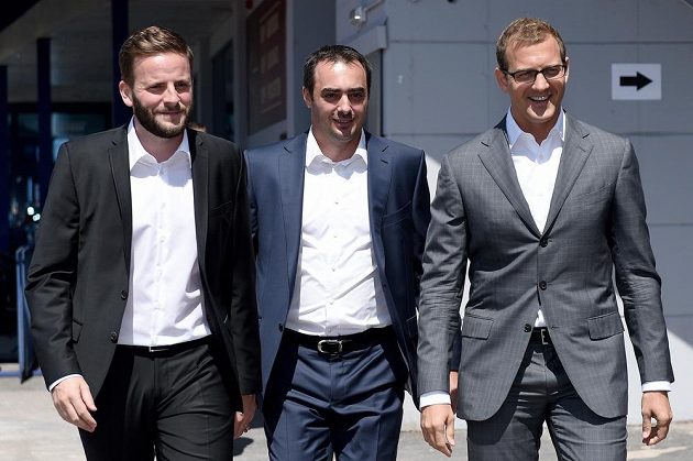 Vedení fotbalové Sparty (zleva): Jakub Otava, Adam Kotalík a Daniel Křetínský před startem sezóny 2015/2016.