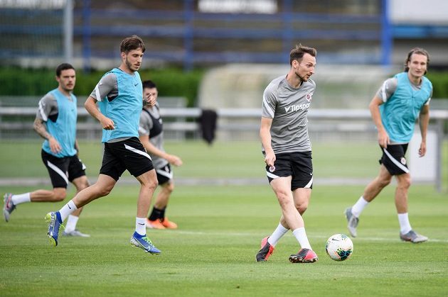 Sparťané v akci. Michal Sáček a Libor Kozák během prvního tréninku sezony 2020/2021.