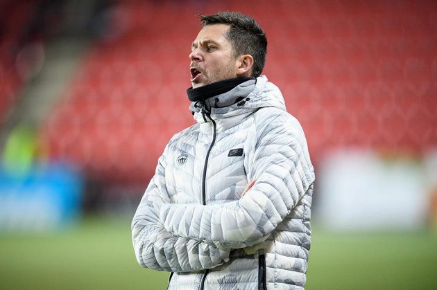 Liberecký trenér David Holoubek během utkání čtvrtfinále MOL Cupu proti Slavii.