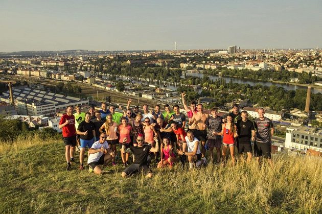 Konec dobrý, všechno dobrý. Prokopské údolí v Praze a příprava na RedBull 400, výběh skokanského můstku v Harrachově.