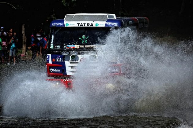 Martin Kolomý s kamiónem Tatra na trati první etapy Rallye Dakar.