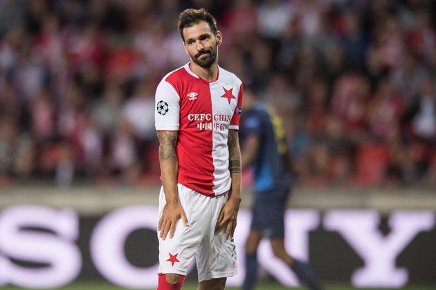 Danny ze Slavie Praha během utkání play off Ligy mistrů. Slavia jen remizoval s Apoel FC 0:0 a musí na základní skupinu Ligy mistrů zapomenout.