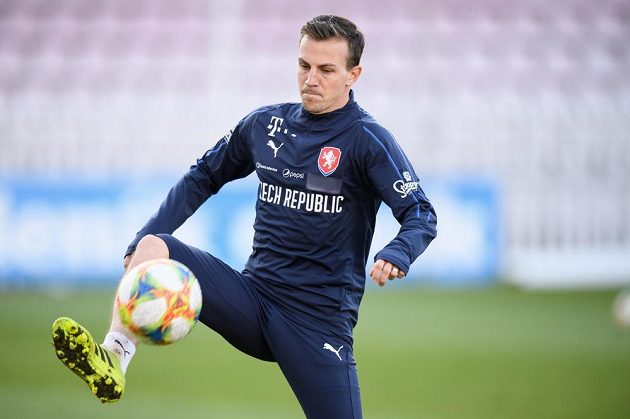 Vladimír Darida během tréninku fotbalové reprezentace před zápasy s Anglií a Severním Irskem.