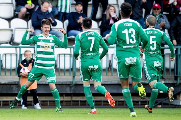 Antonín Vaníček z Bohemians oslavuje gól na 1:0 během utkání nadstavby Fortuna ligy ve skupině o udržení s Příbramí.