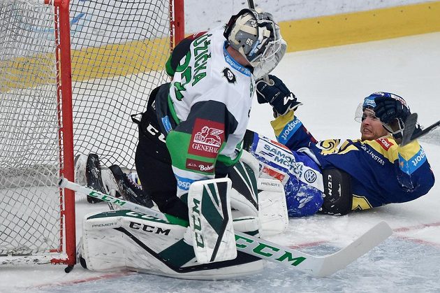 Brankář Mladé Boleslavi Jan Růžička a Antonín Honejsek ze Zlína.