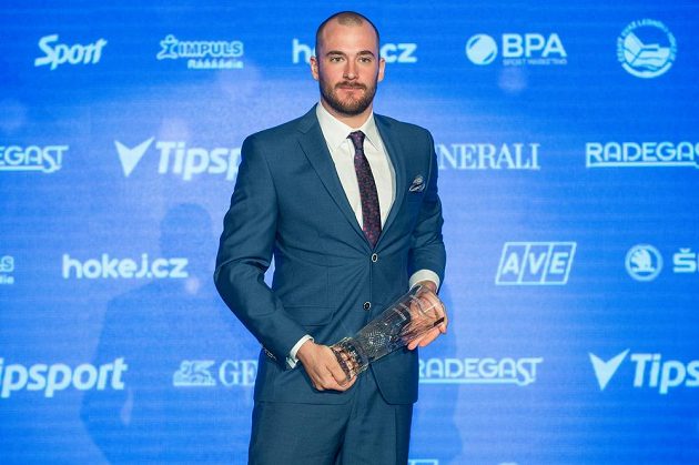 Nejlepší brankář sezóny Marek Čiliak během vyhlášení ankety Hokejista sezóny 2016/2017.