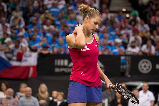 Karolína Plíšková ve druhém utkání fedcupového finále s Marií Šarapovovou v Praze.
