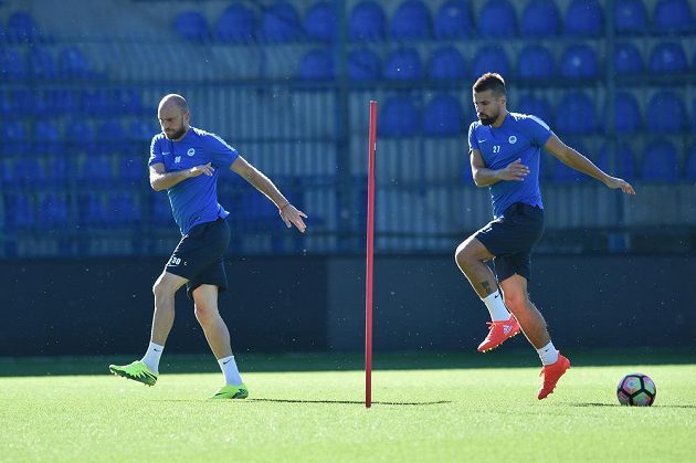 Liberecký útočník Milan Baroš (vpravo) a stoper Martin Latka na tréninku před odvetou s Larnakou.