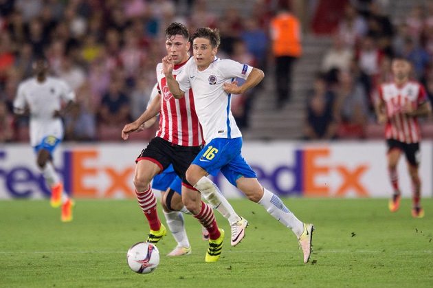 Záložník Sparty Praha Michal Sáček během utkání v základní skupině Evropské ligy na půdě Southamptonu.