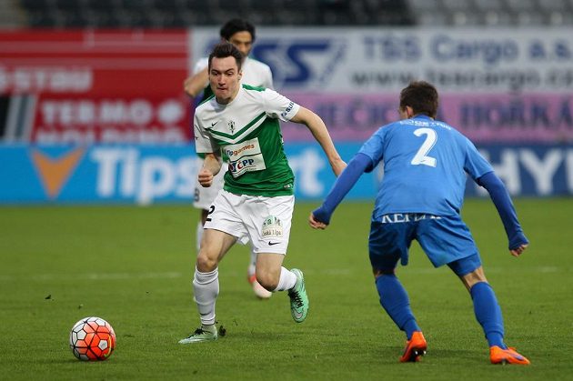 Jablonecký obránce Vjačeslav Karavajev (vlevo) a Matěj Helešic z Ostravy v zápase 21. kola fotbalové Synot ligy.